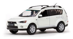 MITSUBISHI NEW OUTLANDER WHITE SOLID.